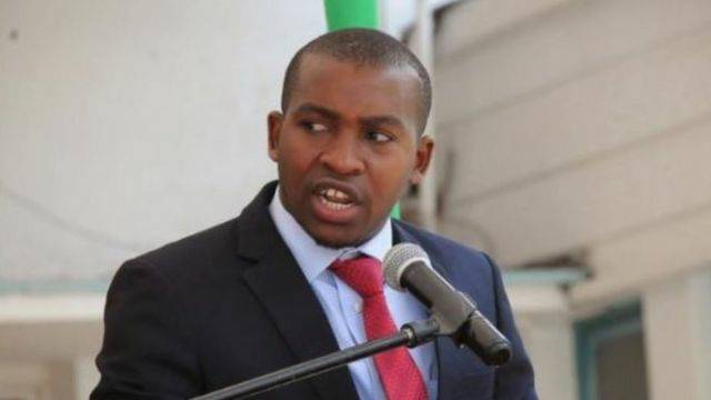 Emanuel37705243's tweet photo. #Nassari!! Umeawauza Wapiga kura wako Wa Arumeru kwa kipande cha fedha?Walikupa ridha ya kuwawakilisha Bungeni na hata Ulipozulumiwa Ubunge bado walikuwa Pamoja nawe! Leo Umeunga Juhudi?Shame kabisa wewe! https://t.co/0a1huUkgS6