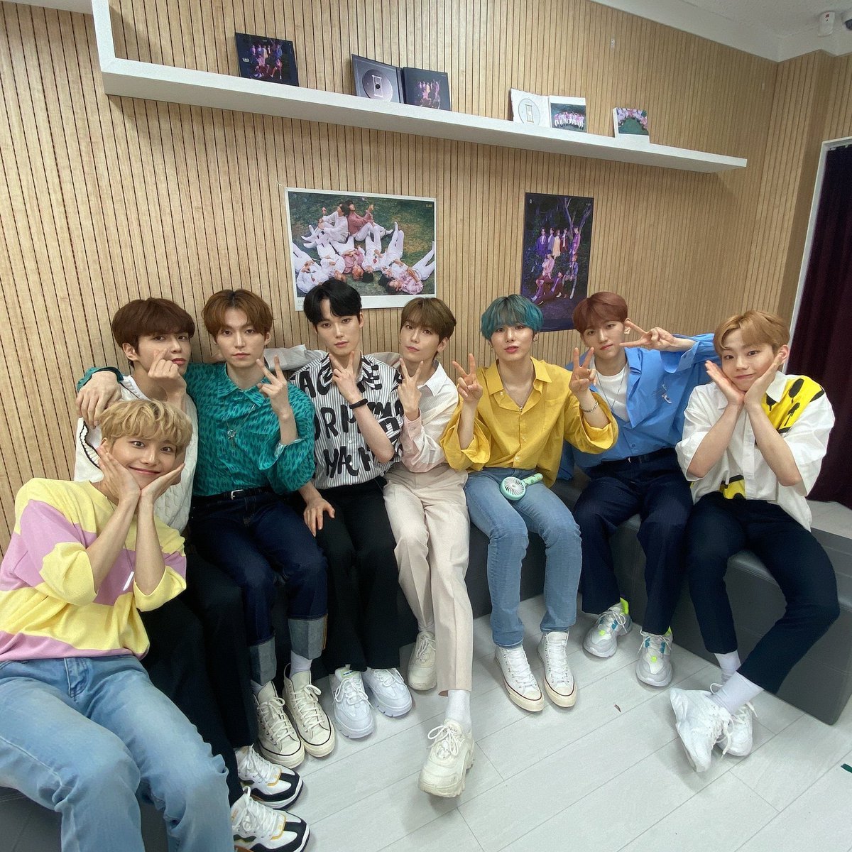 hyukelast's tweet photo. This month has been so happy because of @ELASTofficial I’m so proud of our boys, they’ve accomplished so much in only one month since their debut. They are definitely legendary rookies 😌 #1MonthWithElast so proud to be elring, forever with e’last 💚💙#TogetherWithElast https://t.co/SWu3MeHQ3k
