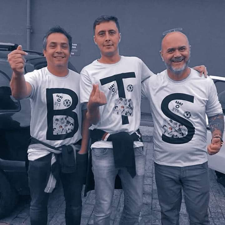 Estrell50002931's tweet photo. #Happy7thBirthdayARMY Sin importar tu edad, tu genero, tu raza, cuanto tiempo llevas en el fandom, siéntete feliz por formar parte de este gran ejército💜

#ArmyDay #FelizDiaArmy #Happy7thBirthdayARMY https://t.co/OUTGtn6U1g