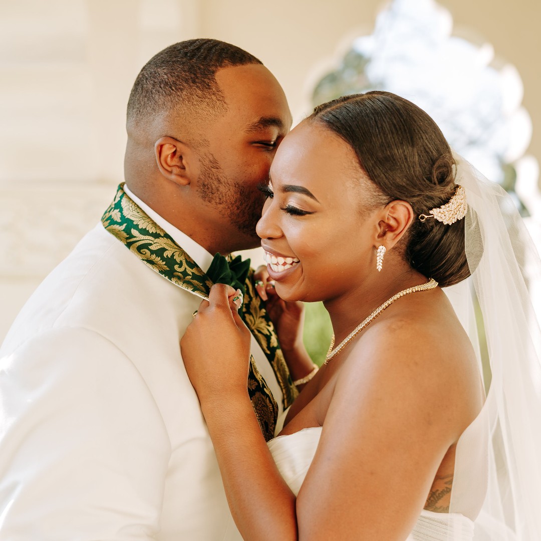 LABanquets's tweet image. There's nothing brighter than the smile of a
woman in love. ❤️ Photo by: @theIDoPhotography on Instagram
