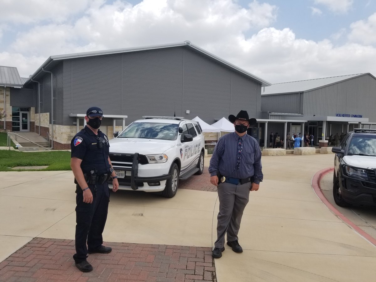 JarrellTxPD's tweet photo. Two hours still left for testing at Jarrell Middle School... Officer Linn and Chief Bryce social distancing and happy to help Texas National Guard with their efforts. @Jarrell_ISD https://t.co/rO5D7Ft835