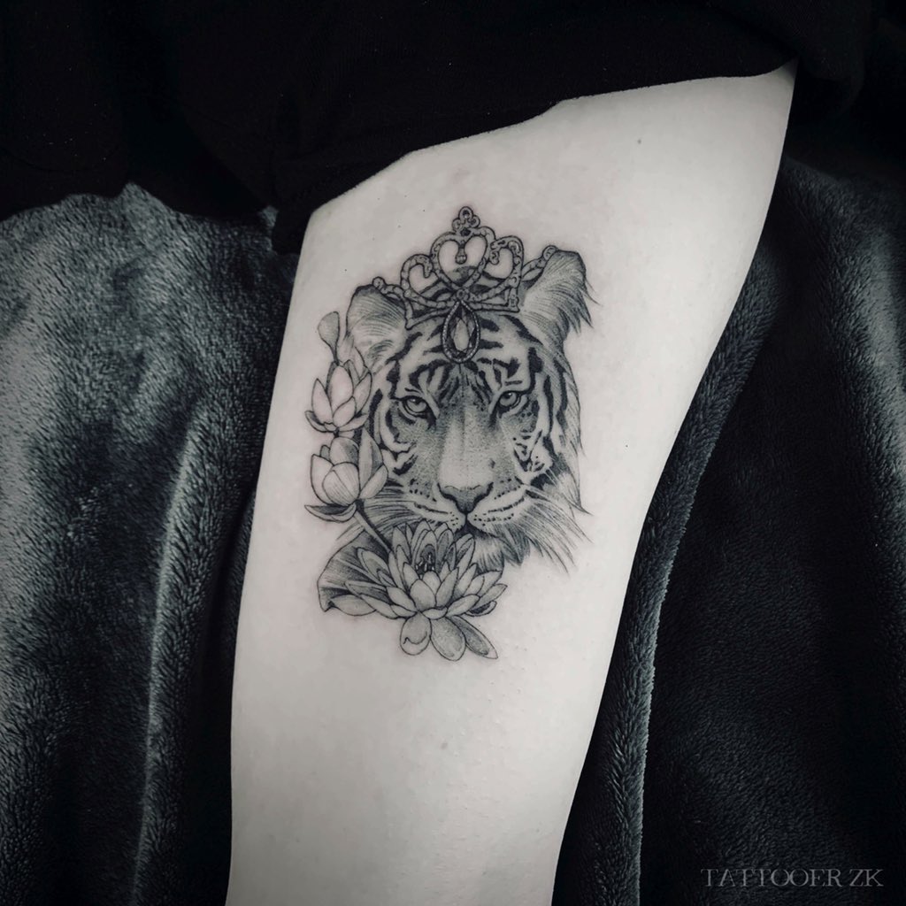 ✖️제비✖️ . . . #swallowtattoo #제비타투 #타투 #그림 #아트 #그림타투 #디자인 #일러스트 #블랙 #블랙타투  #tattoo #design #greemtattoo #draw #blackink #ink... – @greemtattoo on  Tumblr, image size:1024x1024