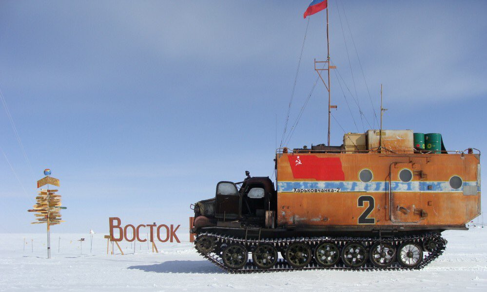 PeterOlsson's tweet image. Building the Soviet Antarctic Tractor “Kharkovchanka-2”, a thread. 

Grab something to drink, this may take a while. 😄🍻