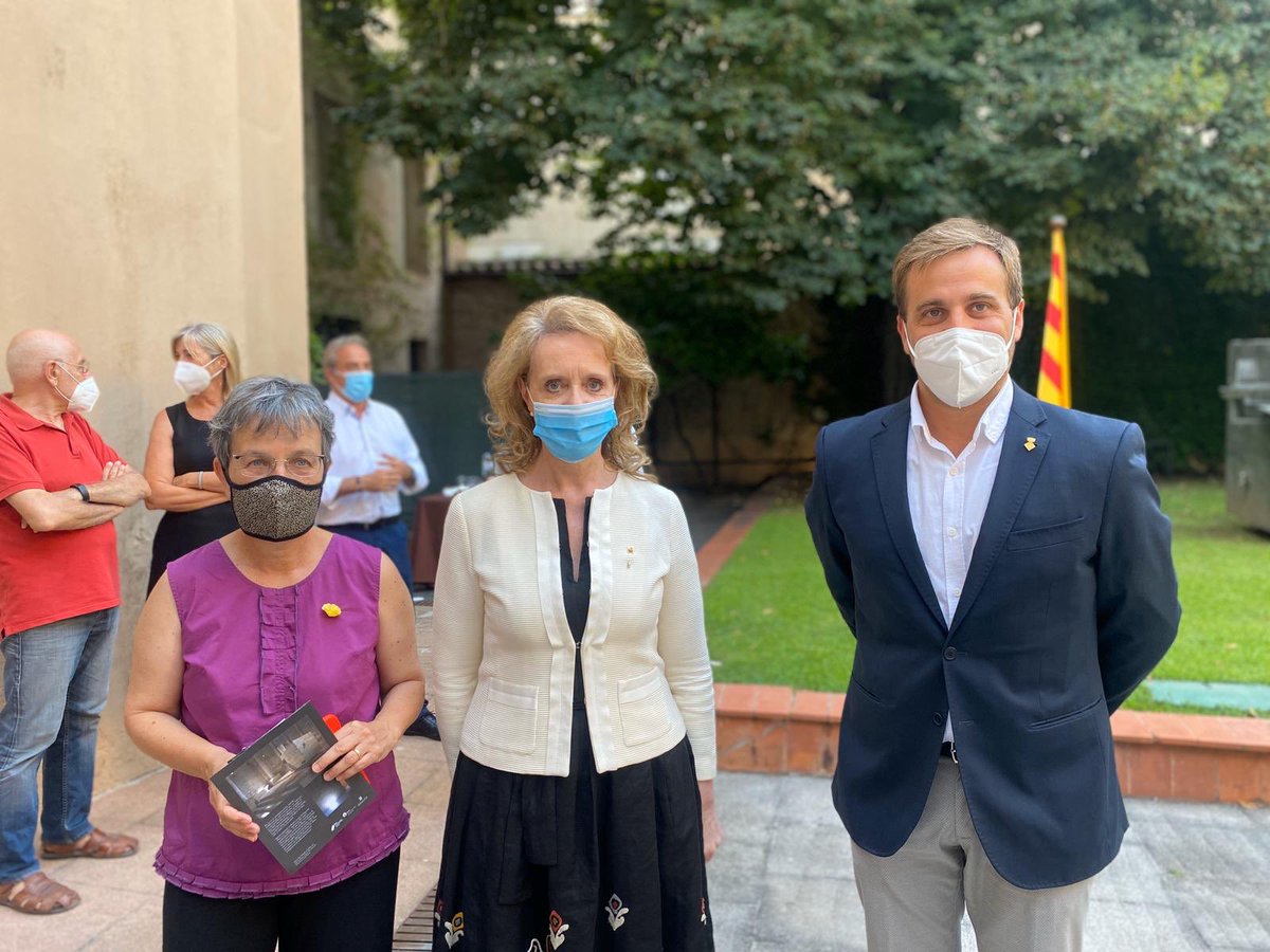 DiputacioGirona's tweet photo. El diputat de Promoció i desenvolupament econòmic local, @jordi_camps, assisteix a la inauguració de l’escultura DIES IRAE, de l’artista Pep Admetlla. L’acte ha tingut lloc al pati dels Serveis Territorials de @cultura_cat a Girona, i hi ha participat la consellera  @MVilallonga https://t.co/rqySoEmLec