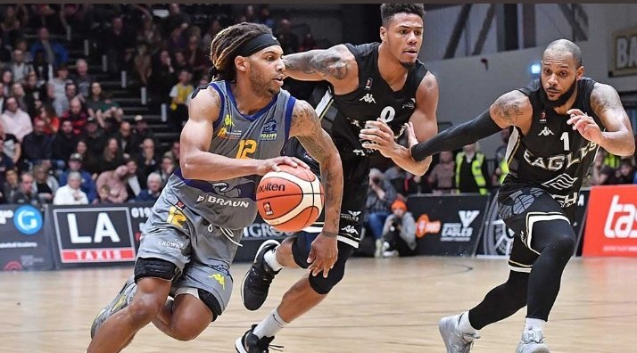 SheffBall's tweet photo. A big announcement tonight from the @SheffieldSharks with @R3turn0fTheMac becoming the Sharks second summer signing for his fourth season with the club (photo credit Andy Chubb @SheffieldSport) #BritishBasketball #FearTheFin https://t.co/kw4H6b7dfR