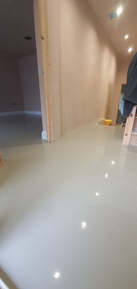 flooring_kc's tweet photo. 33m2 of latex using @ARDEXUKFlooring CL 👌ready for @AmticoFlooring herringbone design!! #lvt #amtico #flooring https://t.co/CeFIGiTvLM