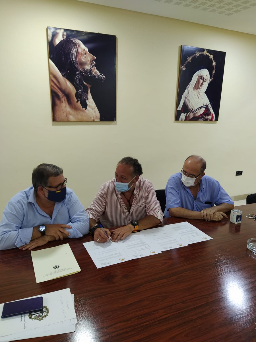 BpresentacionAP's tweet photo. En la noche del pasado lunes 6 de julio, se procedió a la renovación del contrato entre la muy querida  @HdadCachorro y nuestra formación musical.

Desde estas líneas agradecemos a @M_Talavera2012 y a su Junta de Gobierno una vez más, la confianza depositada.

📷 @ObjetivAramburu https://t.co/GXJjx8sPrf