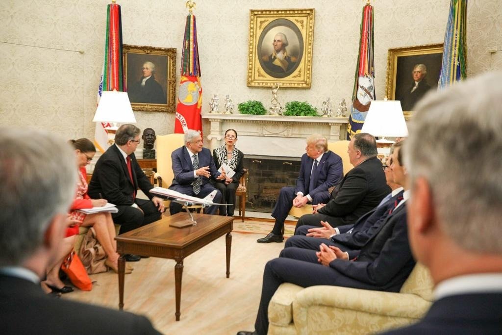 SinLinea_Mx's tweet photo. ¡Habemus presidente legítimo en la Casa Blanca!
#AMLOnosRepresenta 🥰 https://t.co/bSEsKKDIj2