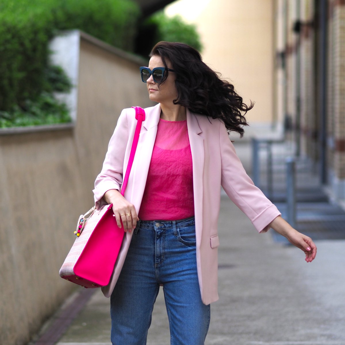 Corestilo_ch's tweet photo. TOTE BAG M und SunCover von Any Di
Heute zeige ich mein neues Lieblings Sommer-Accessoire aus der neuen Escapade Collection von ANY DI München .
https://t.co/zUH453Z2J0
#fashion #mode #AnyDi #SunCovers #eyestories #eyewear #handbags #backpackbag https://t.co/YlyqcrSBsZ
