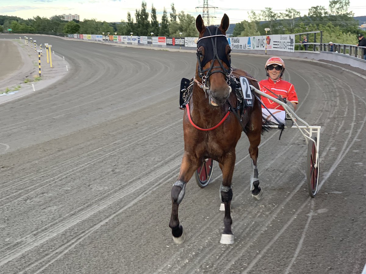 For et dreamteam. ❤️ noen seire smaker bedre enn andre. Goldstile, Karin og Tom Erik - tusen takk 🤩 #RacingLover