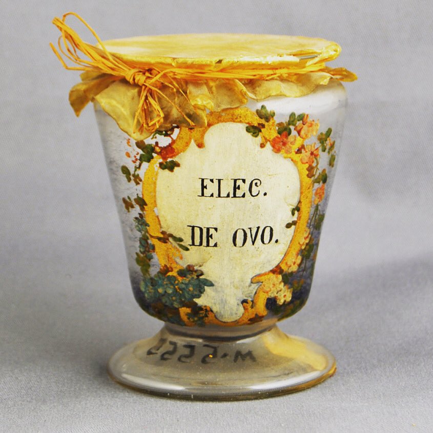 ArchivesPlague's tweet photo. Electuaries were pastes of herbs, water, honey &amp; sugar. Electuary de ovo is made from eggs/ingredients used as poison antidote or to combat plague. #18thcentury #electuary #medicine #plaguearchives #remedies #herbals #eggs #antidotes #rococo #urns #medicine #homeopathic https://t.co/SCahzFa71m