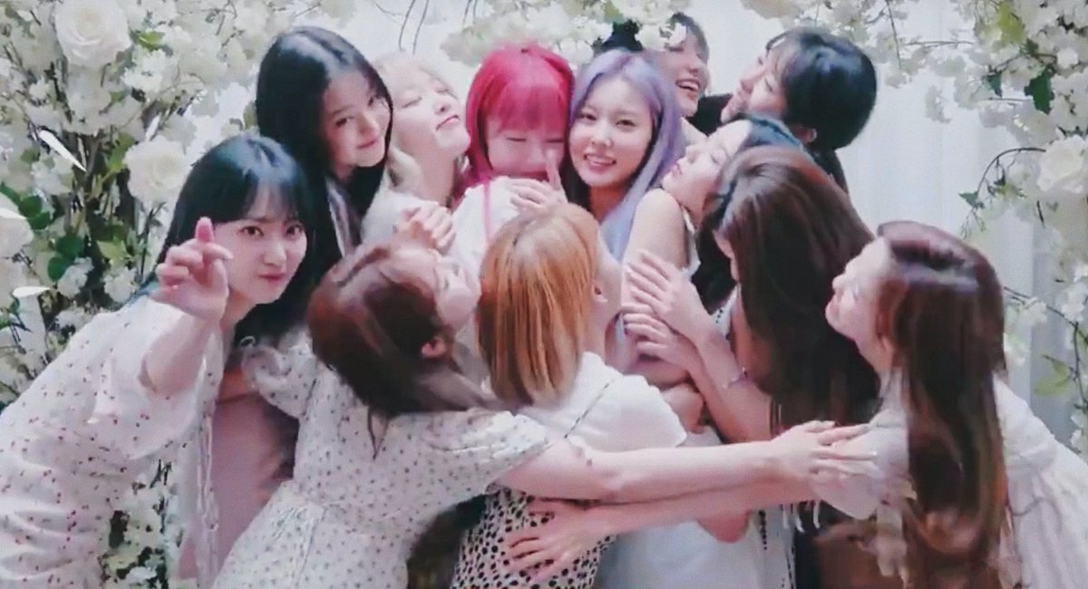 DanOhara1996's tweet photo. 👑💕#HAPPY_HYEWON_DAY💕👑

Hãy cười thật nhiều và thật hạnh phúc nha , yêu em

#강혜원 #カ���ヘウォン 
#IZONE #아이즈원
#SUPERSTAR_IZONE https://t.co/EX3AZVj5hQ https://t.co/zJ0K2yPX5b
