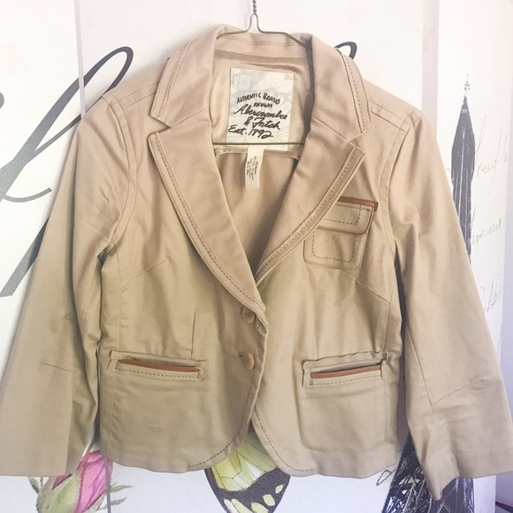 So good I had to share! Check out all the items I'm loving on <a href="/Poshmarkapp/">Poshmark</a> from <a href="/kayleinlayno/">Kaylein Layno</a> #poshmark #fashion #style #shopmycloset #peternygard #levis #abercrombiefitch: posh.mk/bZeM25hEX7