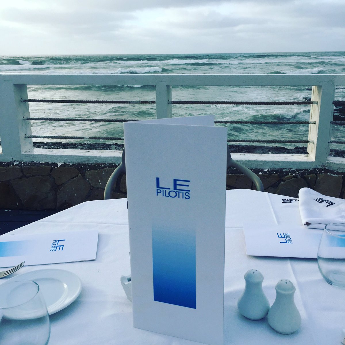 Salomerainbow's tweet image. À la vôtre !!!!! Dîner entre filles. #PremièreSortiePostConfinement #Pilotis #MaVieACasablanca