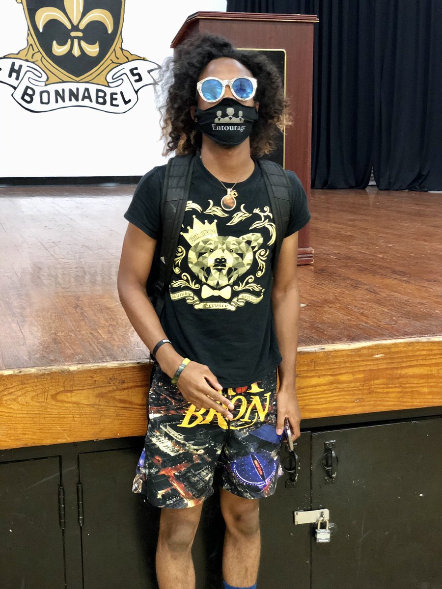 BhsEntourage's tweet photo. Been a long time coming. Entourage Class of 2020‼️ #Entourage #Brotherhood #Scholarship #Bonnabel #GradPractice #Classof2020 Part I https://t.co/UFhbaKcnmT