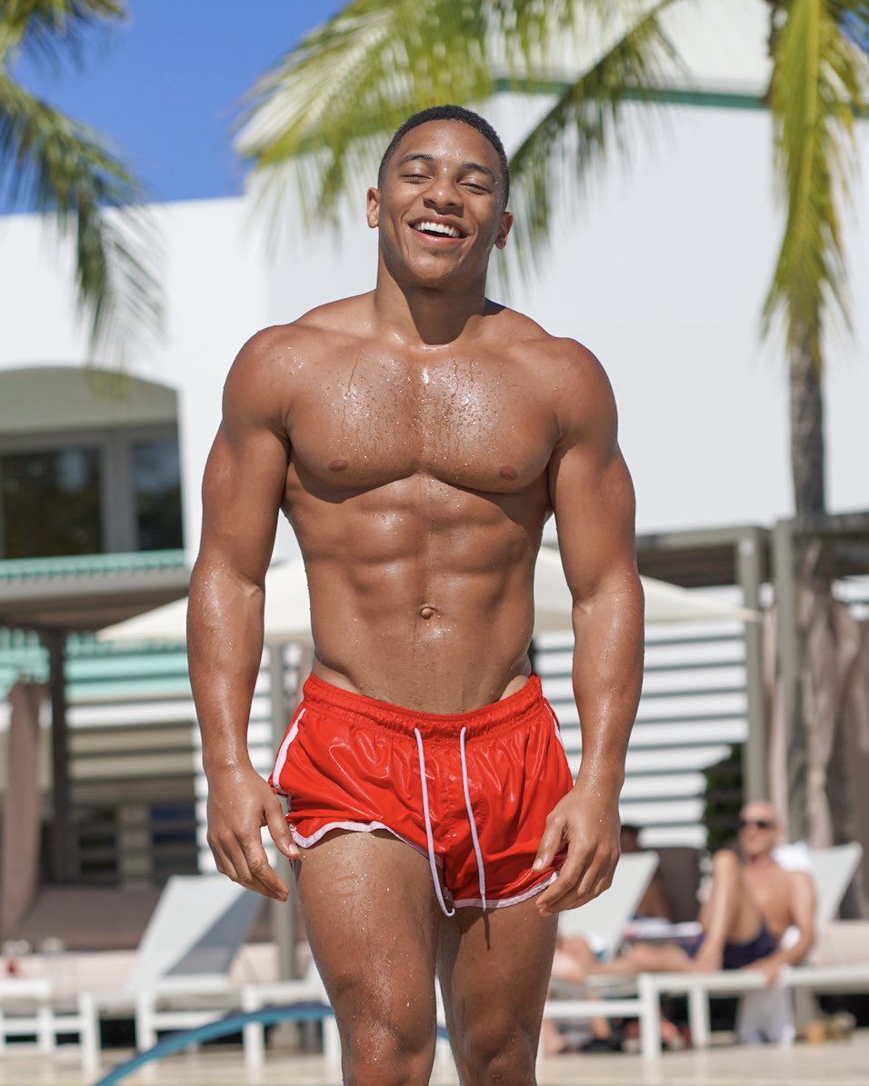 EcbW8amXYAIkUvA?format=jpg&name=medium