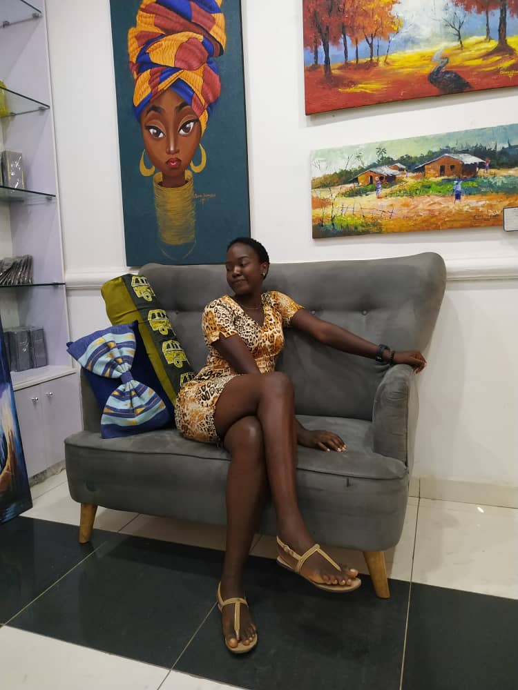Nonyebee1's tweet photo. Black girl's magic
5'11
Artworks in background by Obiora Ekeanozie
#BettyButter
#Nonye https://t.co/aPv1CUmVvl