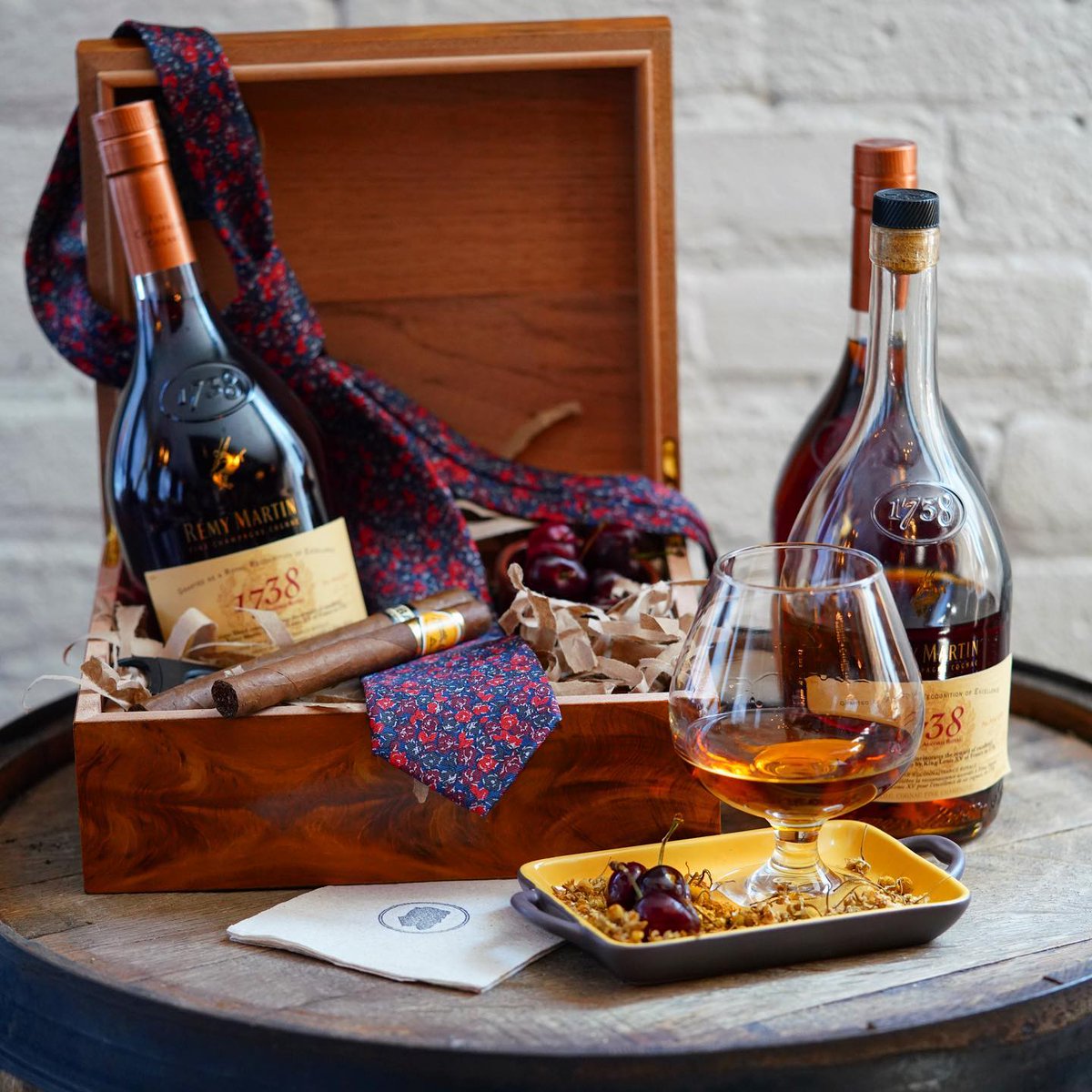 Enjoy lunch or a refreshing beverage with us every Wednesday - Sunday to-go or on our all new outdoor patio! 🥃