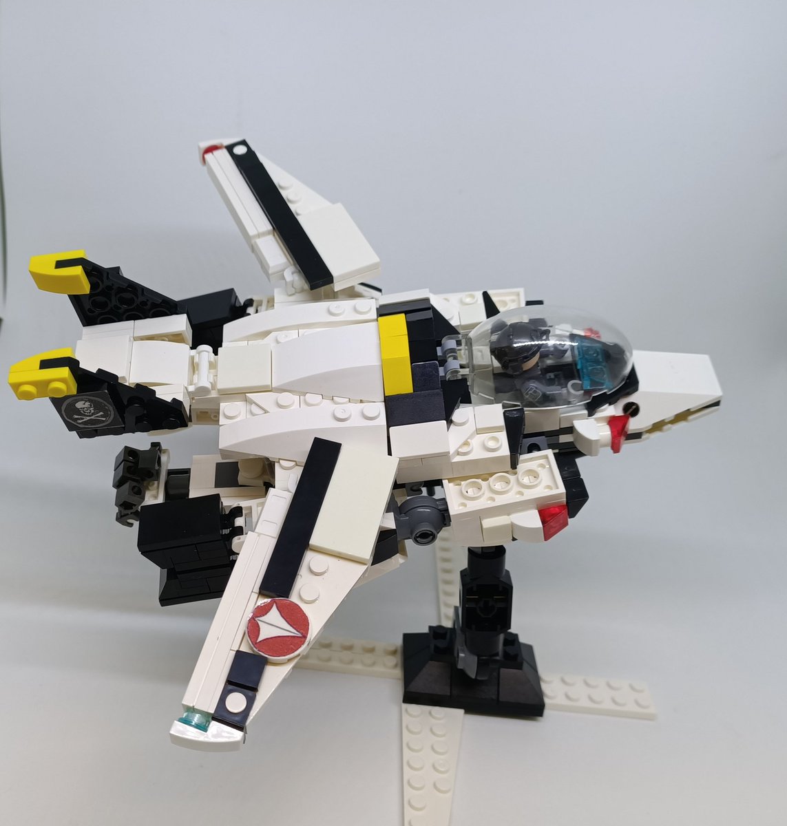 dislexicons's tweet photo. 36th Aniversary of #dyrl #lego #moc #legoideas #macross #macrossplus #マクロス #robotech #vf1s #jokemachine #sd #superdeformed https://t.co/RQloQS5mR6