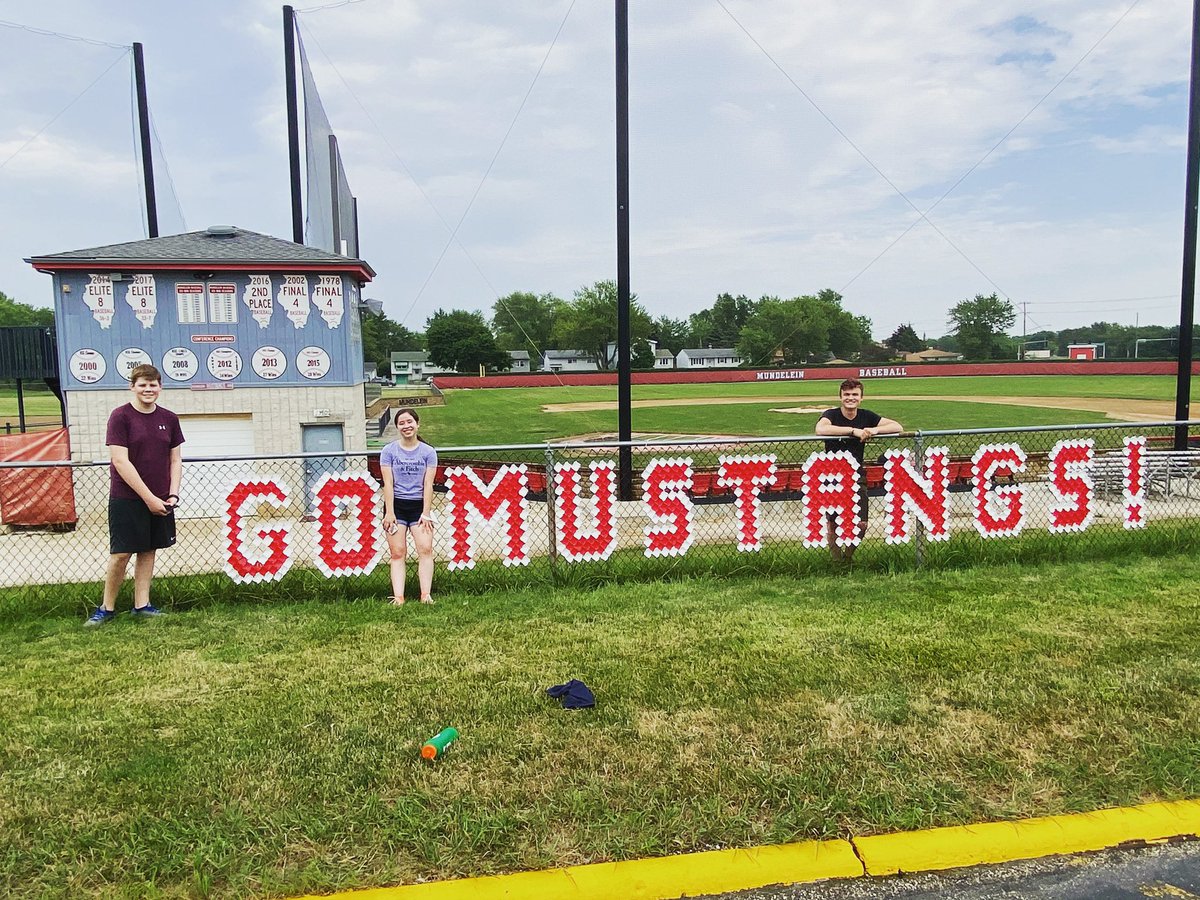Thanks Student Leaders for helping decorate for Graduation this Sunday! #mundypride @redrage2020