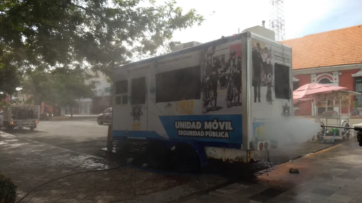 OscarRosasGlz's tweet photo. Seguimos cuidando la salud de todos los carmelitas. 😷

Esta mañana realizamos trabajos de sanitización en el Santuario Mariano Diocesano de Nuestra Señora del Carmen a través de la Dirección de Servicios Públicos. 🚿🦠

Si nos cuidamos, no nos contagiamos.👌🏽 https://t.co/HEmnwovO3b