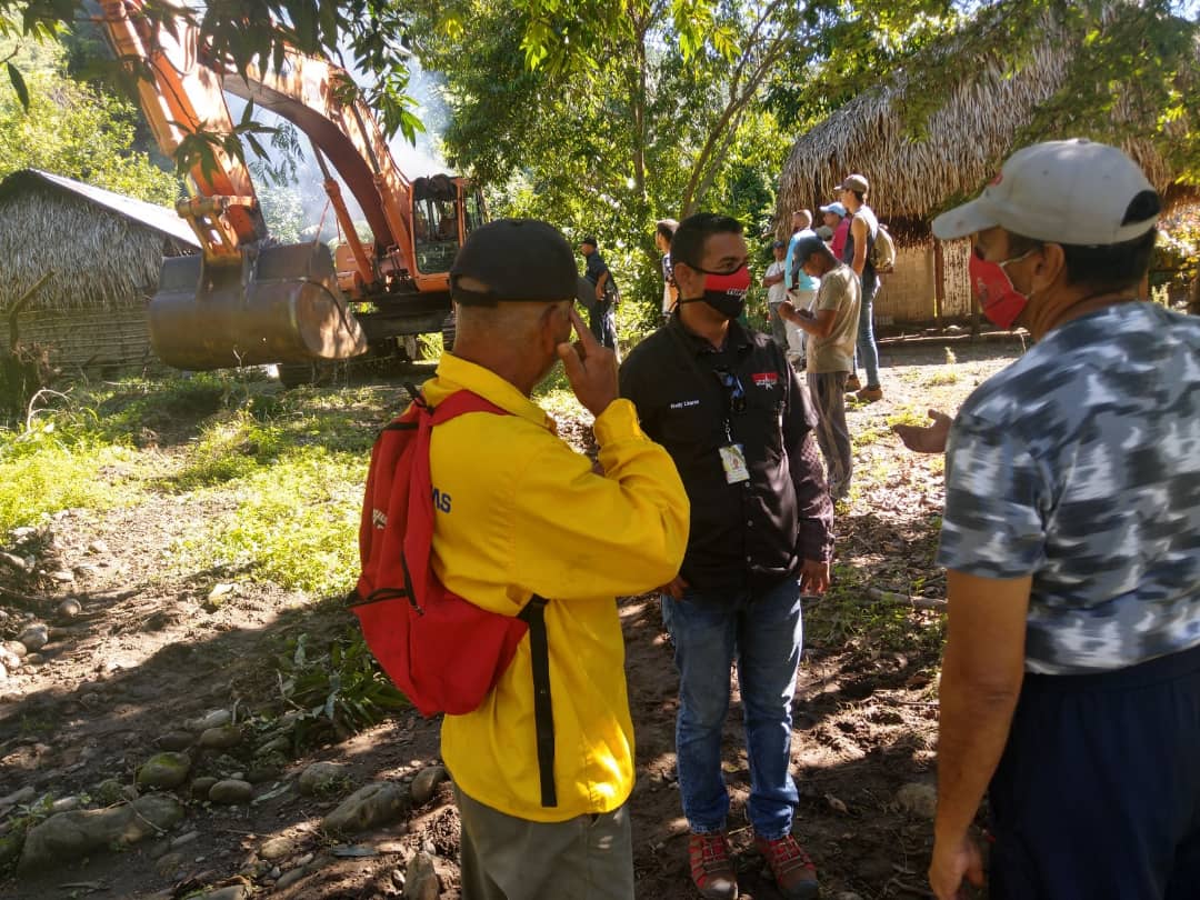 Barinas_MRT's tweet photo. #TUPAMAROREBELDE en sinergia con gobernación Edo. Barinas, alcaldía Mcipio Bolívar, #MPPTT, #MPPPOP del estado Mérida, la participación activa del poder popular, avanzan de manera positiva en los trabajos para el restablecimiento del paso hacia la Pquia Calderas.
@HipolitoMRT2 https://t.co/OEKMGYRWA9