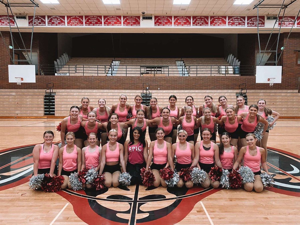 SSHS_Sensations's tweet photo. •Camp Day 1•
Huge shout out to Heather for coming to teach us! Also thank you so much for being the absolute best! We have loved dancing with you &amp; we can’t wait to show off these dances!
.
.
.
.
#epic #RISE #sshs #sensationstothetop https://t.co/bhzPu5m8NZ