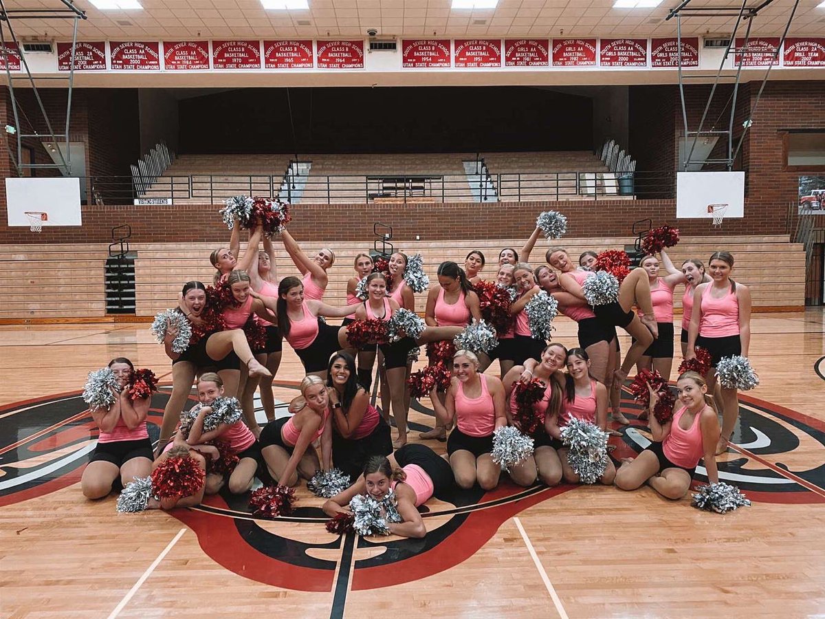 SSHS_Sensations's tweet photo. •Camp Day 1•
Huge shout out to Heather for coming to teach us! Also thank you so much for being the absolute best! We have loved dancing with you &amp; we can’t wait to show off these dances!
.
.
.
.
#epic #RISE #sshs #sensationstothetop https://t.co/bhzPu5m8NZ