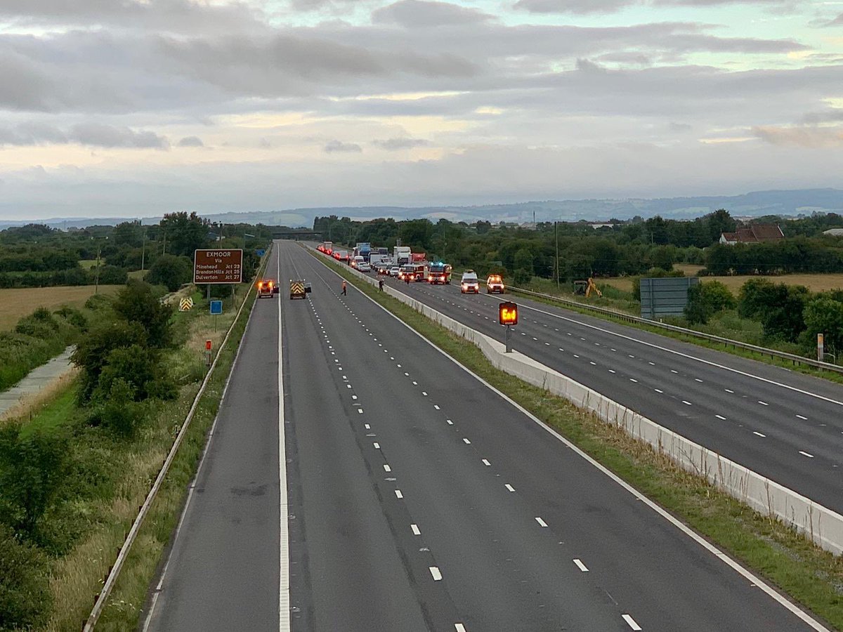 bbcsomerset's tweet photo. π TRAVEL NEWS π
The M5 remains closed between J22 (Burnham-on-Sea) and J23 (Bridgwater) in both directions.
@HighwaysSWEST say itβs due to a fallen power cable across the carriageway.
They say repairs could last 6-8 hours so use the A38 as a diversion.
#M5 #M5closure https://t.co/MBoEPjyyxk