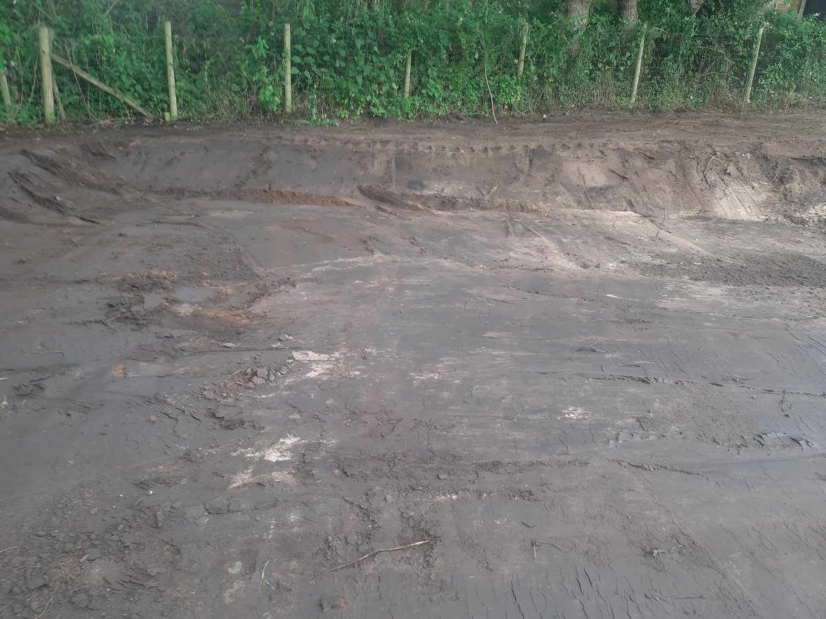 EvansExcavation's tweet photo. Vegetation stripped for future Hard standing in Wilmslow #diglikeagirl #girlboss #smallbusiness #FemaleEntrepreneur #workingmummy #evansexcavation #womeninconstruction #womensupportingwomen #earthmovers #js130 #Wilmslow ๐๐ทโโ๏ธ๐ https://t.co/RxivKQny5A