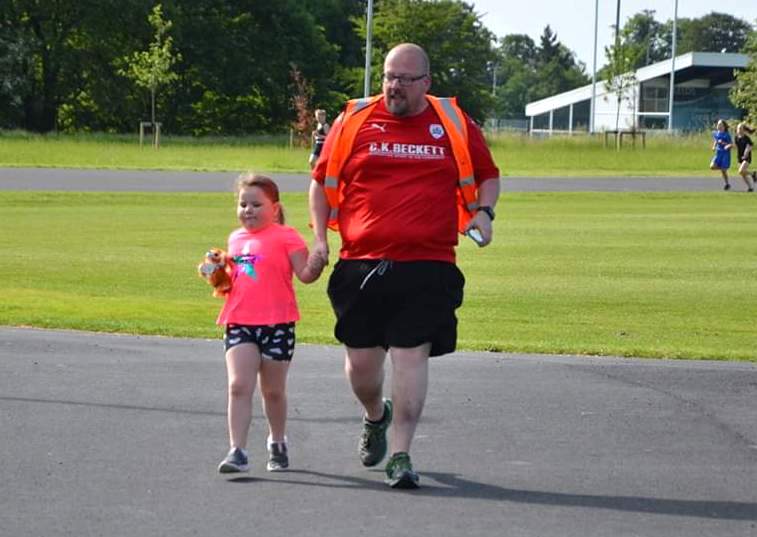 Curtis Ledger wants everyone to know weight is not a barrier at parkrun 💪

After tail walking with his daughter, a chance set of events started his journey to 5k.

Now he's completed 50 parkruns!

Blog 👉parkrun.me/so49e

Video 👉parkrun.me/akhf7

🌳 #loveparkrun