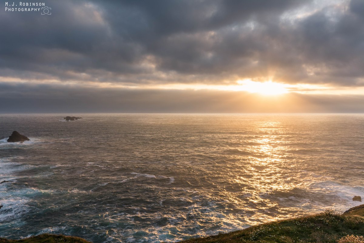 Sunset off the North Cornish coast at #trevone Bay. #cornwall <a href="/ILoveCornwallUK/">Visit Cornwall</a> <a href="/SWCornwallNT/">NT SW Cornwall</a> #trrvel <a href="/swcoastpath/">South West Coast Path Association</a>
