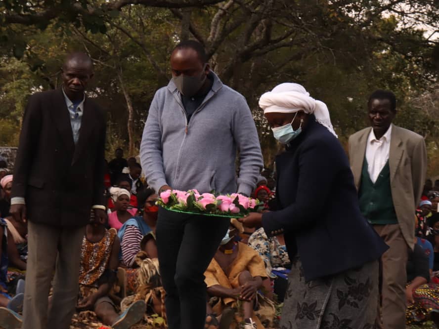 HisInkosi's tweet photo. We have laid  to  rest Prince Mswati Jele.
Special thanks to the State President Dr Lazarus Chakwera , Vice President Dr Saulosi Chilima,  former Vice President Rt.Hon Khumbo Kachali, His Majesty Inkosi ya Makhosi Gomani V,  Clergy, doctors, and everyone! https://t.co/GfSp55x94f