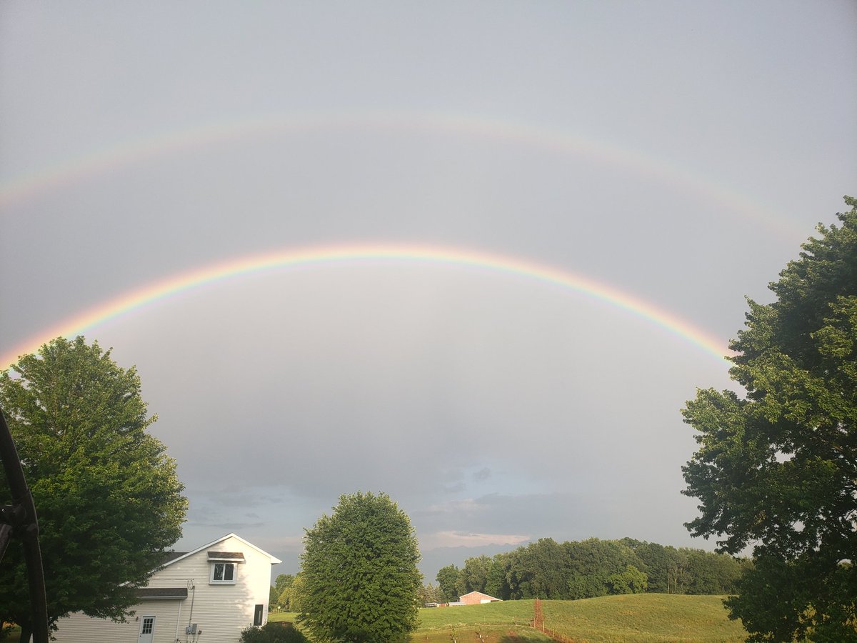 JohnGlennHSArt's tweet photo. Enjoy nature's beauty today. ❤ https://t.co/Qa3CZuDGf9
