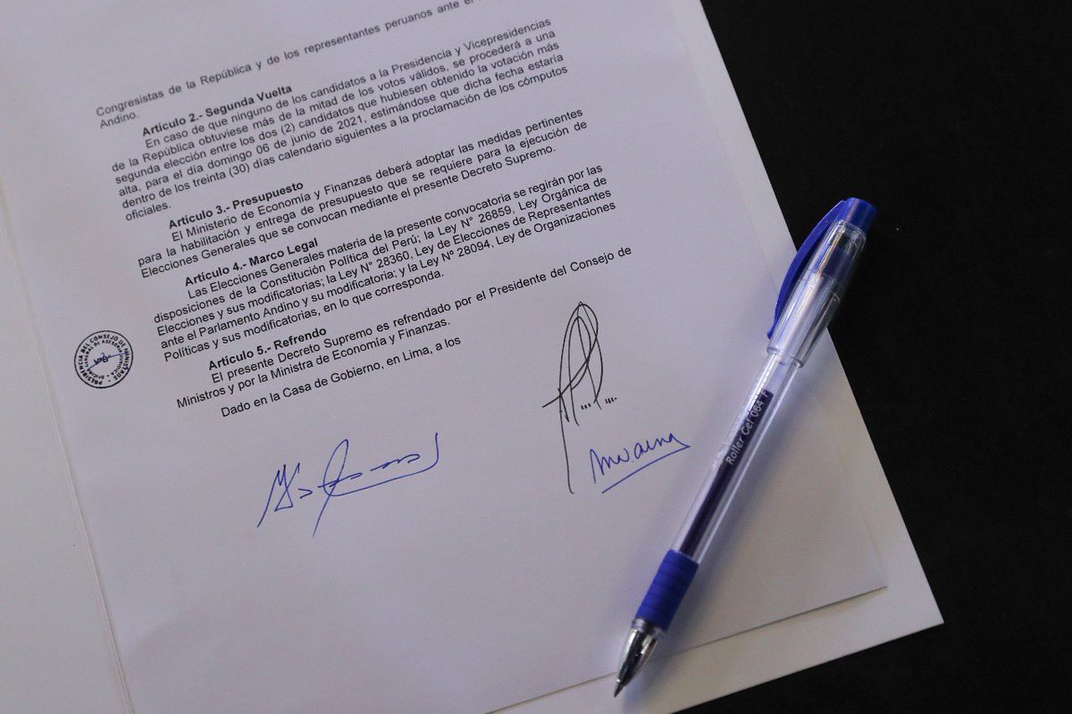 MartinVizcarraC's tweet photo. Cumpliendo mi palabra y compromiso con el Perú, convoco a elecciones generales para elegir a nuestro próximo presidente, vicepresidentes y congresistas para el periodo 2021-2026. Sigamos trabajando para fortalecer la democracia de nuestro país. #ElPerúPrimero https://t.co/GVzk6jBh0N