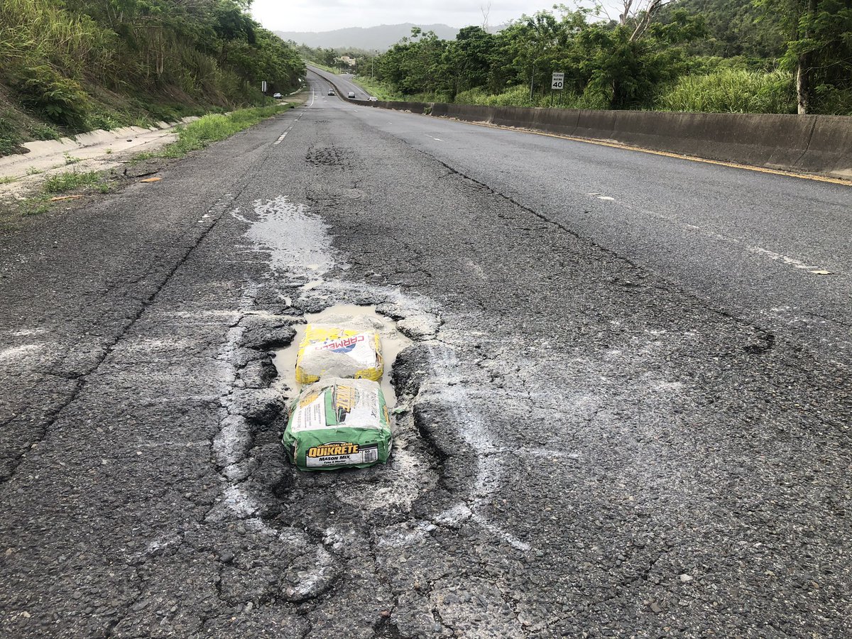 adoptaunhoyo's tweet photo. En #Gurabo Expresso Chayanne km 1.5 , precaución! #AdoptaUnHoyo PuertoRico #CompraleAlDeAqui @RosachelyRivera @MunGurabo @waloradio @wandavazquezg @skytrafficpr @DronChinita @aixavaz @YarimCorrea @zamiratv https://t.co/wI99BinfpU