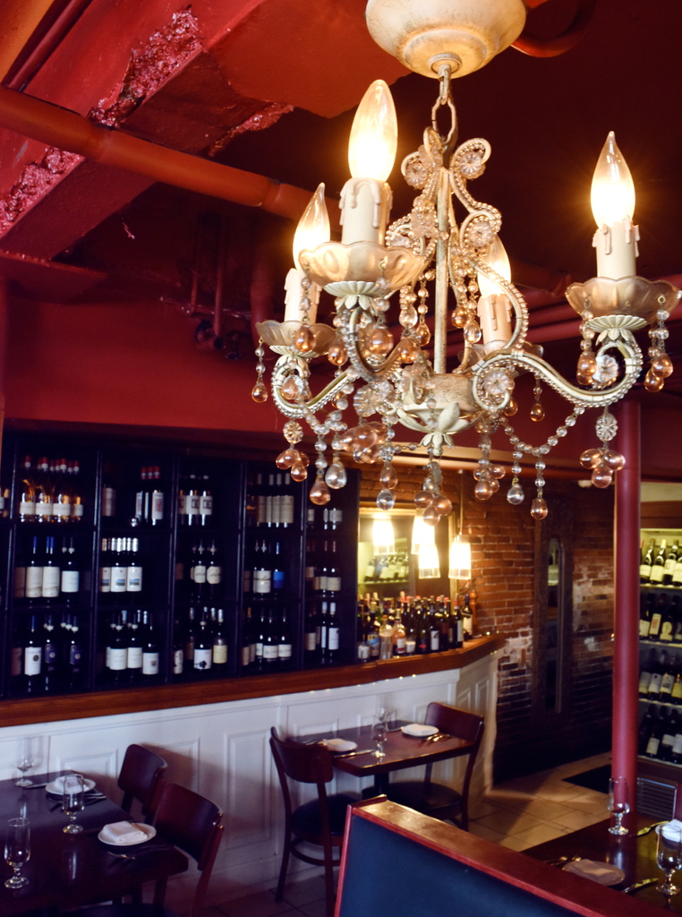 Grotto37's tweet image. Not sure about you, but we’ve missed seeing the interiors of restaurants. Easing back into it, and it feels so good ✨

#bostonrestaurants