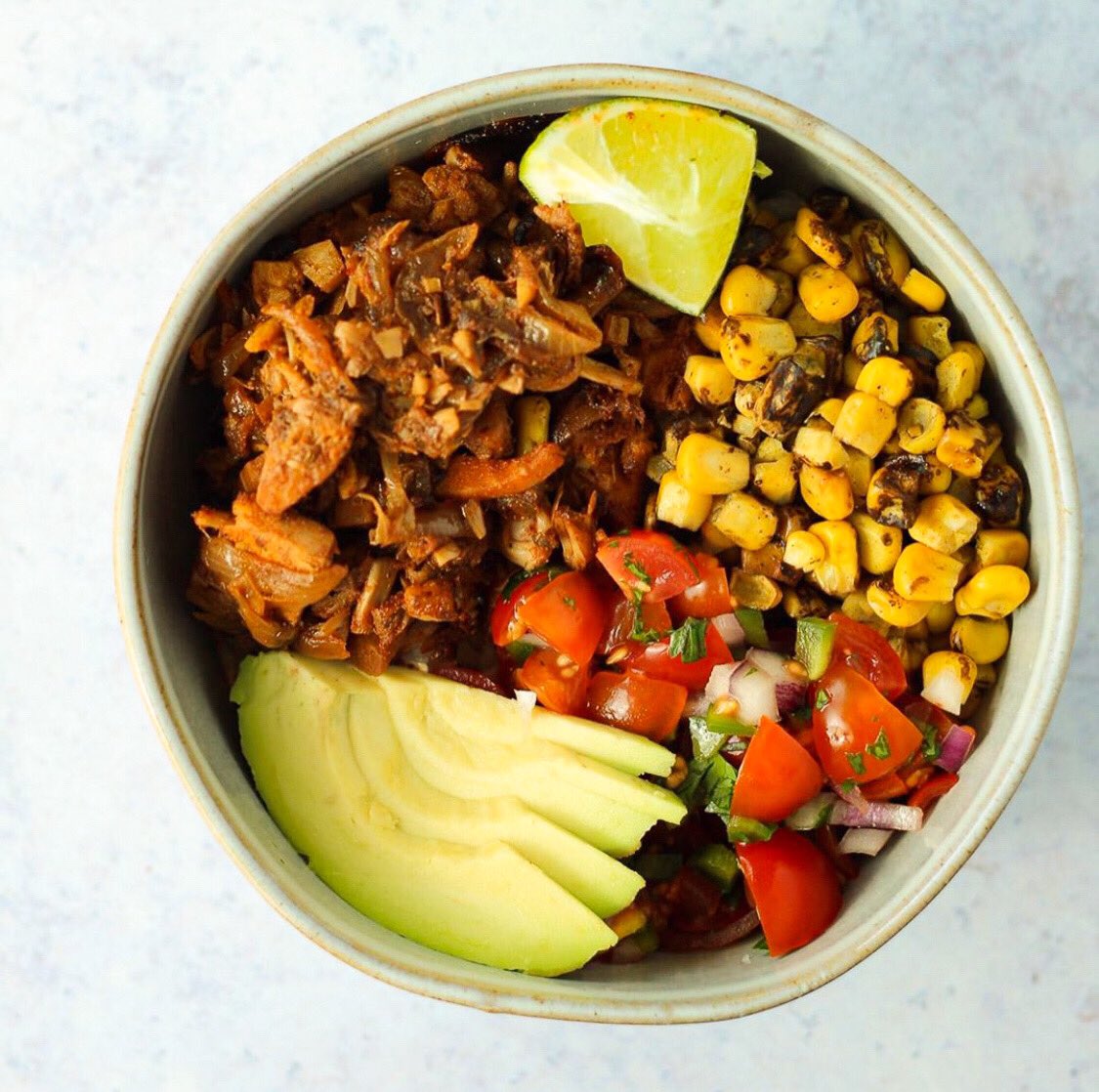 fondregen's tweet photo. We are always inspired by how our FOND fans are using broth in their recipes. This delicious carnitas bowl by One Girl One Kitchen is definitely making us hungry ๐
#FONDbonebroth #bonebroth #bonebrothrecipe #bonebrothrecipes #mexicandinner #carnitas #sanantonio #familydinner https://t.co/mqSwPkj30D