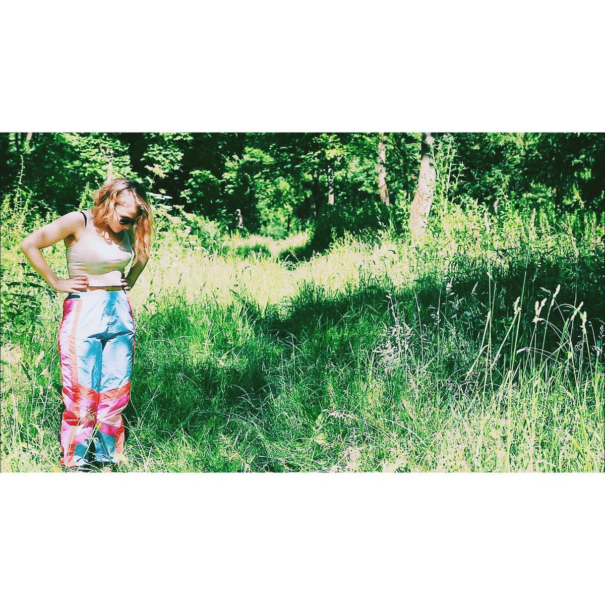 GwenGoodThing's tweet photo. #PARACHUTEPANTS 🪂 shooting a vid for our next single so when I found these bad boys I thought: perfect ❤️ a colour pop on a green background. Wearing them in the sun for 5 mins I totes remembered why they’ve been at the back of the wardrobe. HAWT AS HELL, sweaty &amp; really loud 😛 https://t.co/nUX07UfKbu