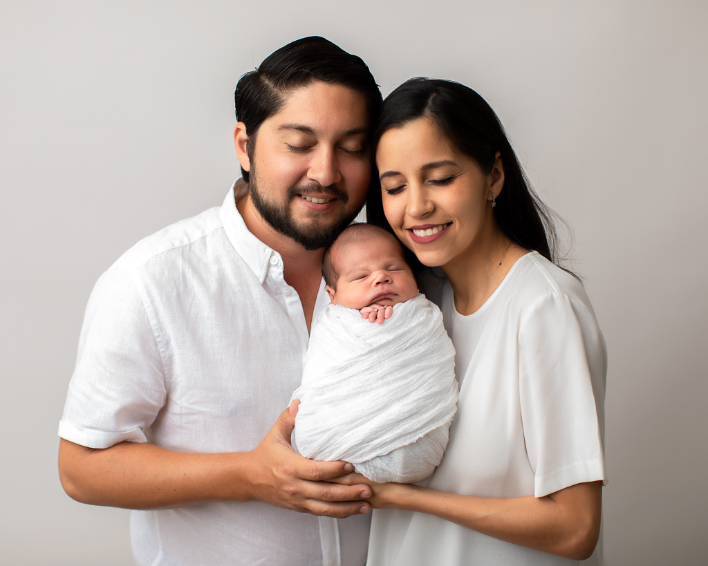 VaneDelpechFoto's tweet photo. Marcelo en el lugar más seguro, los brazos y el corazón de mamá y papa!
#holdthemoments #guardalosmomentos #momentosfelices #happytimes #letthekids #letthembelittle #enjoythetime #motherhood #vanedelpechfotografia #infanciafeliz #lafamilialoestodo #familyfirst #lovelife #begr https://t.co/ZTcxiIAseH