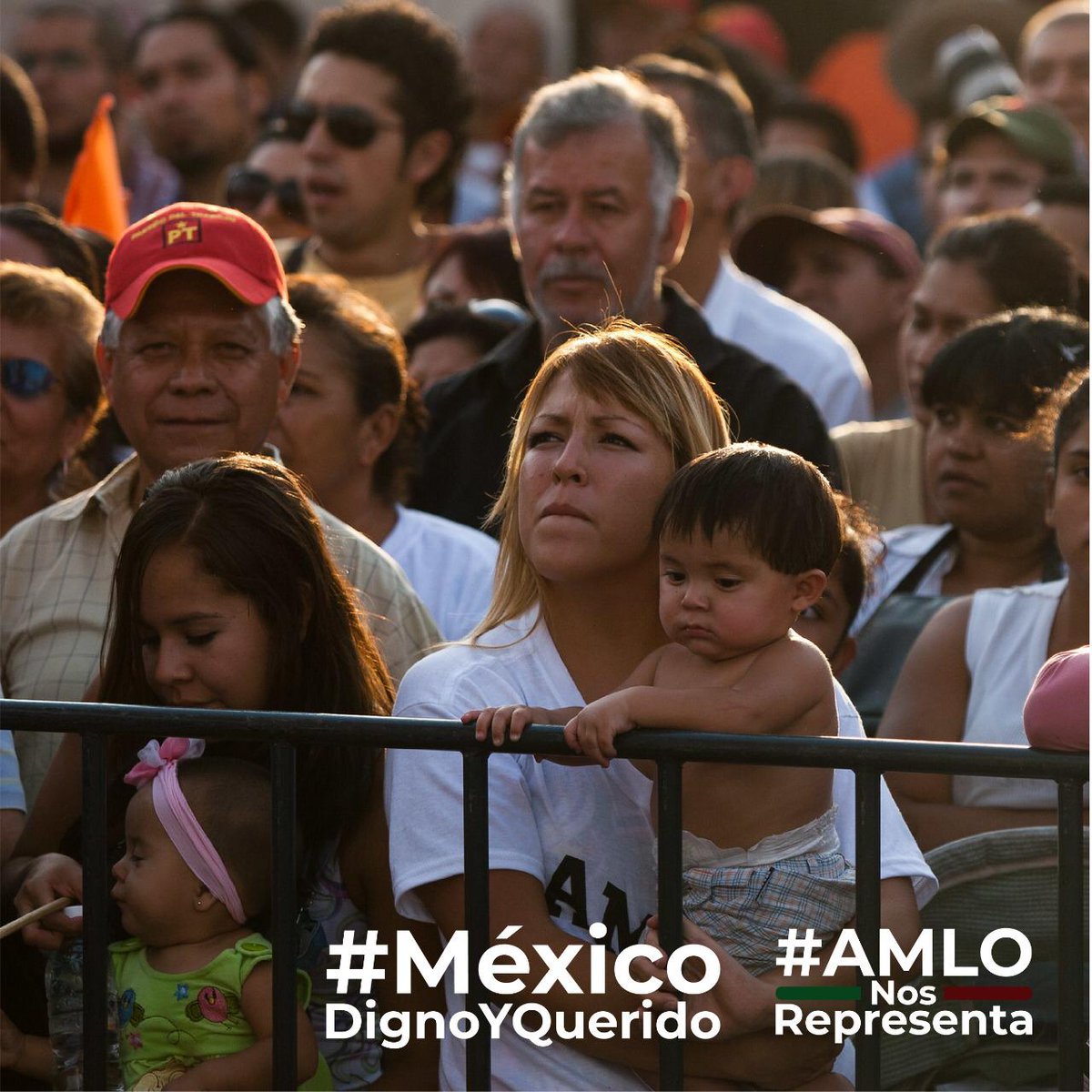tomassanlara's tweet photo. AMLO fue a la Casa Blanca y sin miedo dijo que hay aún agravios que no se olvidan, y arengó a los mexicanos con tanta fuerza moral al decir tres veces ¡¡VIVA MÉXICO!!
Nunca antes se fue a la unión americana con tanta fuerza moral.
#AMexicoSeLeRespeta #MexicoDignoYQuerido https://t.co/znJnVAJFzV