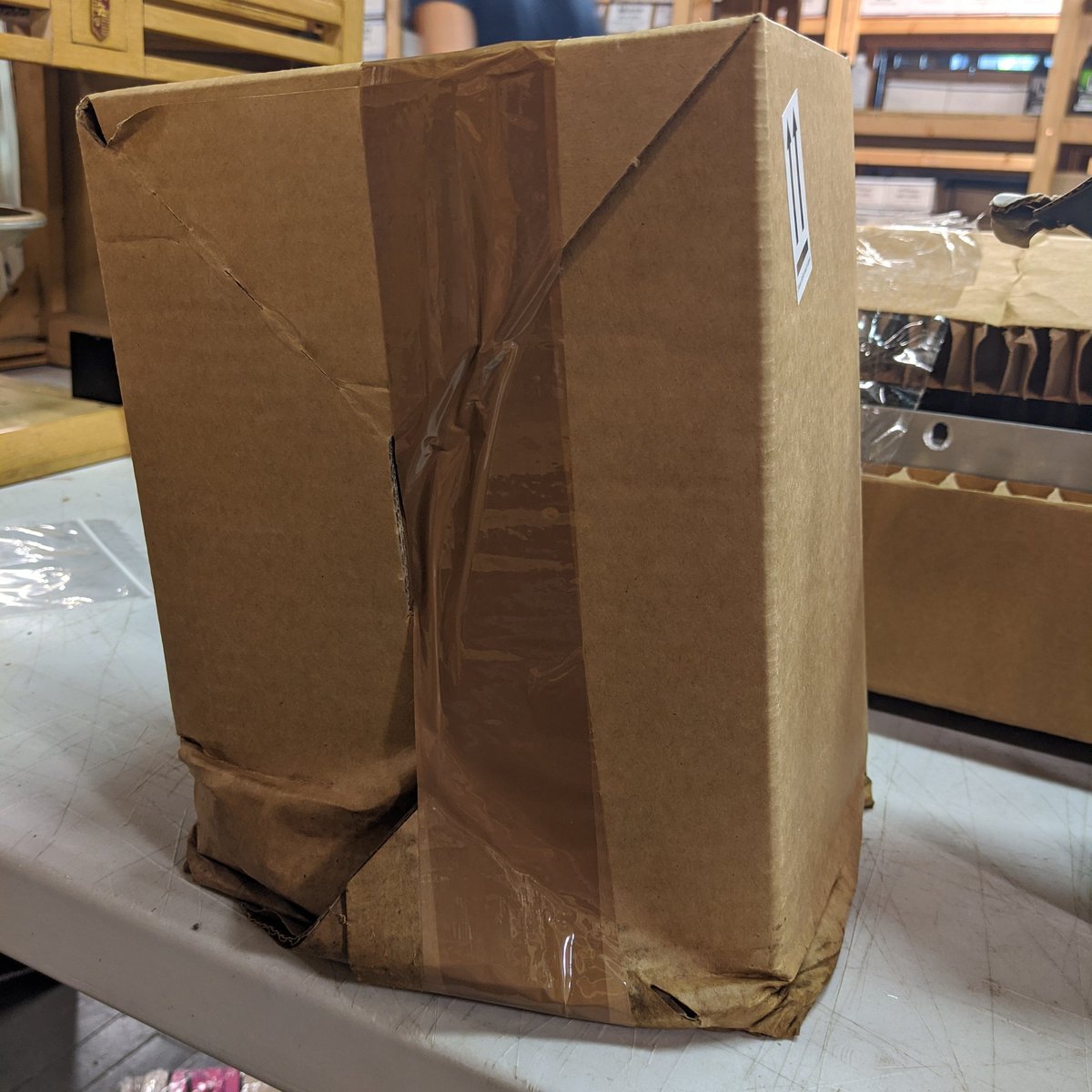 ModMyMods's tweet photo. How you don't want your fluid box to show up
Only half of the bottle leaked out, so I guess its still a partial win
#shipping #shippingfails #box #broken #leak #pccoolant #computercoolant #thatsnotright #SWEET #Awesome #theresyourproblem #cantgetanyworse https://t.co/5WJDKJV8Jc