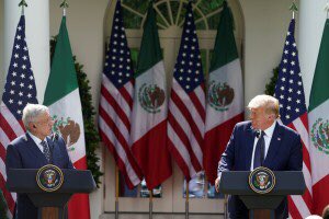 EduardoGGalindo's tweet photo. AMLO agradeció a Trump por siempre dirigirse a México con cariño y respeto, a este señor ya se le olvidó todo lo que dijo de nuestro país 🤦🏽‍♂️ sabíamos que iría a ponerse de tapete pero no tan descarado PTM #AMéxicoSeLeRespeta #AMLOenWashington #AmloQuedatealla #AmloRidiculoMundial https://t.co/bJxZ8pGNeA