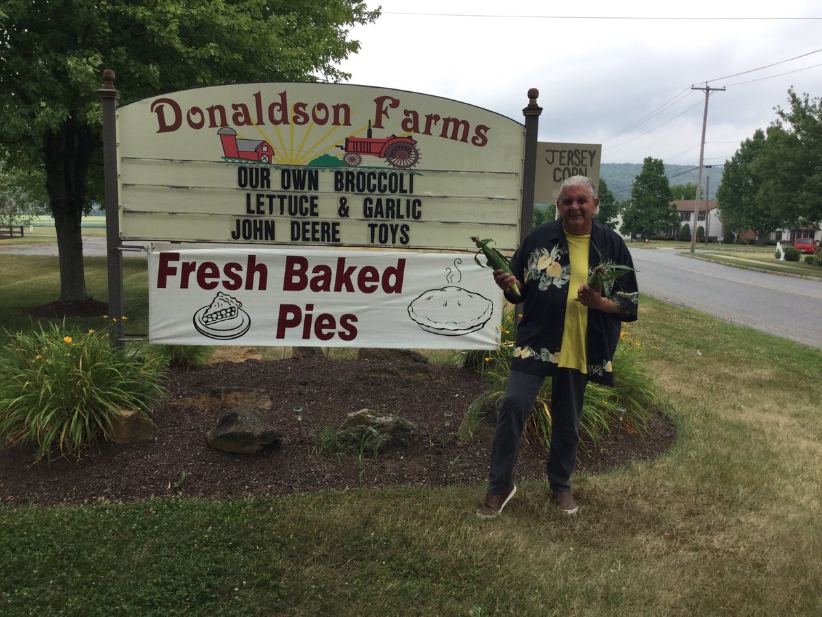 ProducePete4NY's tweet photo. Coming up in the 8:30 am hr on Saturday Today in New York, Produce Pete is in the cornfield at Donaldson’s Farm in Hackettstown NJ with his Pick of the Week New Jersey Corn🌽🌽🌽 https://t.co/OXQrKdkQ3b