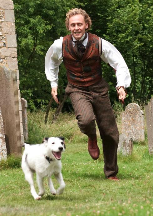 ps_hiddles's tweet image. This is how Bobby ate raisins and run then Tom tried to catch him and to take him to hospital 😂😍💙
#TomHiddleston #returntocranford #williambuxton