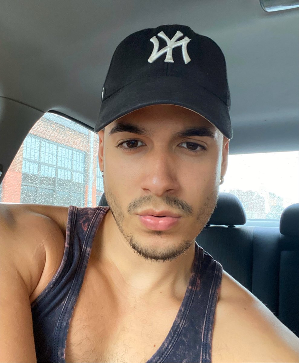 NYC go do your eyebrows 🗣 https://t.co/WmpPGwWk0j