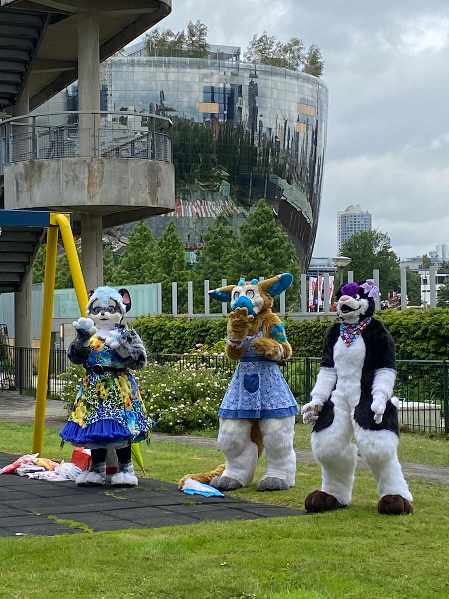 ThaboMeerkat's tweet photo. A little rain did not stop us from entertaining the little ones at the Sophia Children's' Hospital. This time we had markers, to play tic tac toe on the windows!

#Furry #Fursuit #Wholesome #Charity https://t.co/GHdr62a0aj