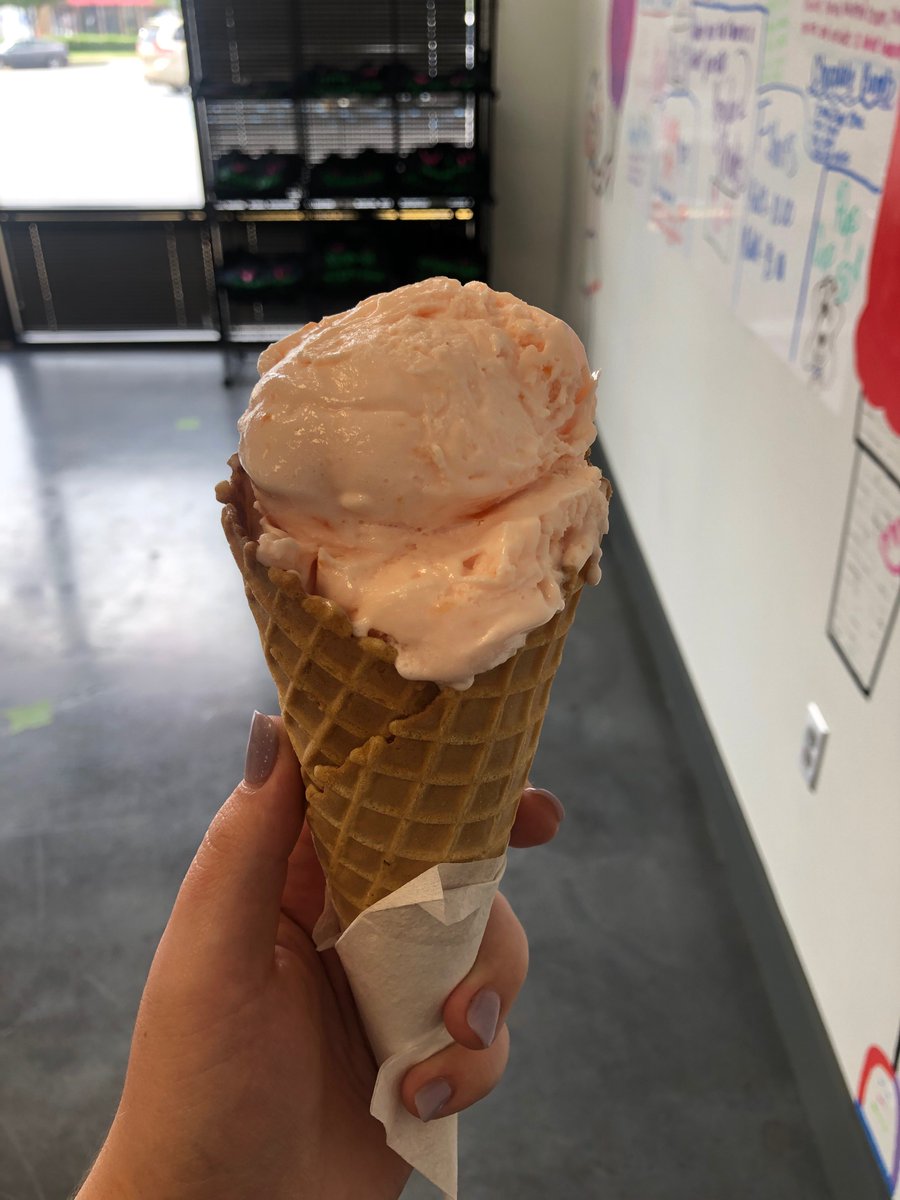 TheScoopyShop's tweet photo. We’ve got new flavors in! Check out our new Peach and Peanut Butter Cookie dough! We also have turtle, butter pecan, and rocky road restocked!!! https://t.co/yJj9zWfBC4