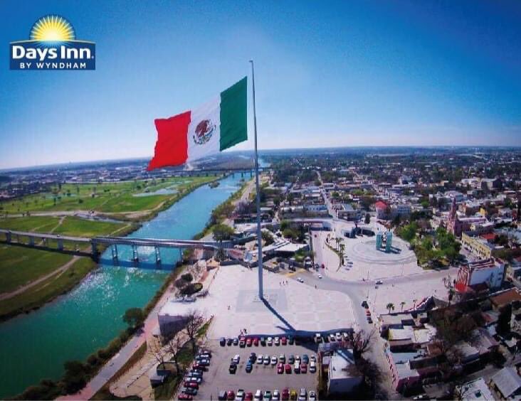 Boreque's tweet photo. Amigas y amigos en Days INN Piedras Negras te esperan! 🏨 #PiedrasNegras 

👉 https://t.co/awmAa5j1Pe https://t.co/Lxmu6blQcx