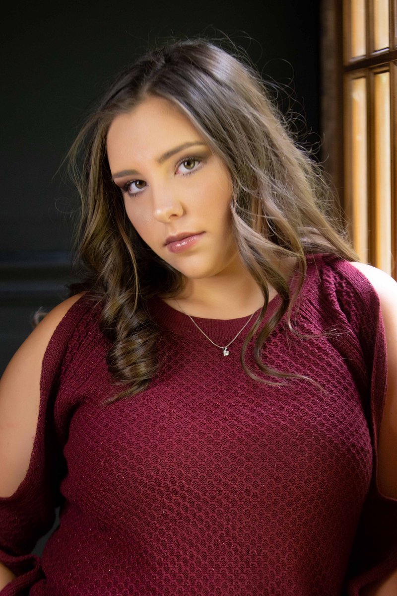 MearsPhoto's tweet photo. It's HOT outside, but COOL in our state-of-the-art camera room! Ask Madison about her senior session! #nikond850 #nikonusa #mearsphotography #collectivetrend #ohioprofessionalphotographer #2021seniors #promgown https://t.co/HmFnlJlE7x